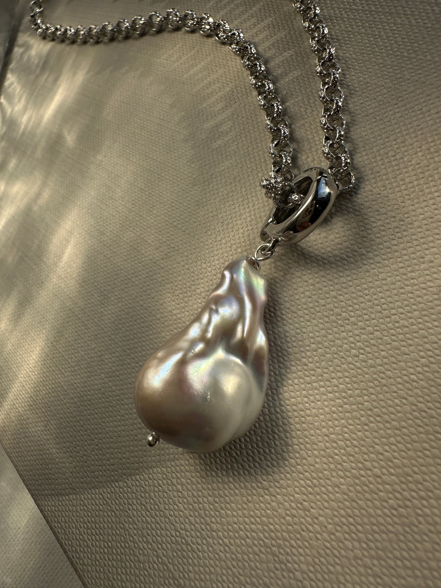 BAROQUE GREY necklace