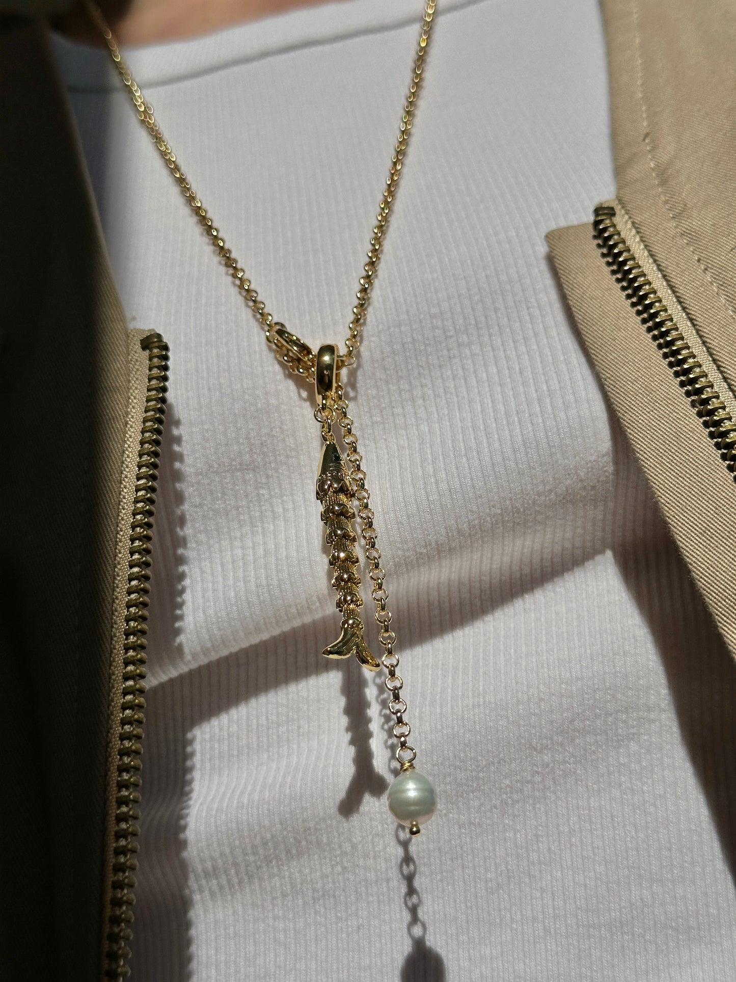 NEEDLE FISH necklace