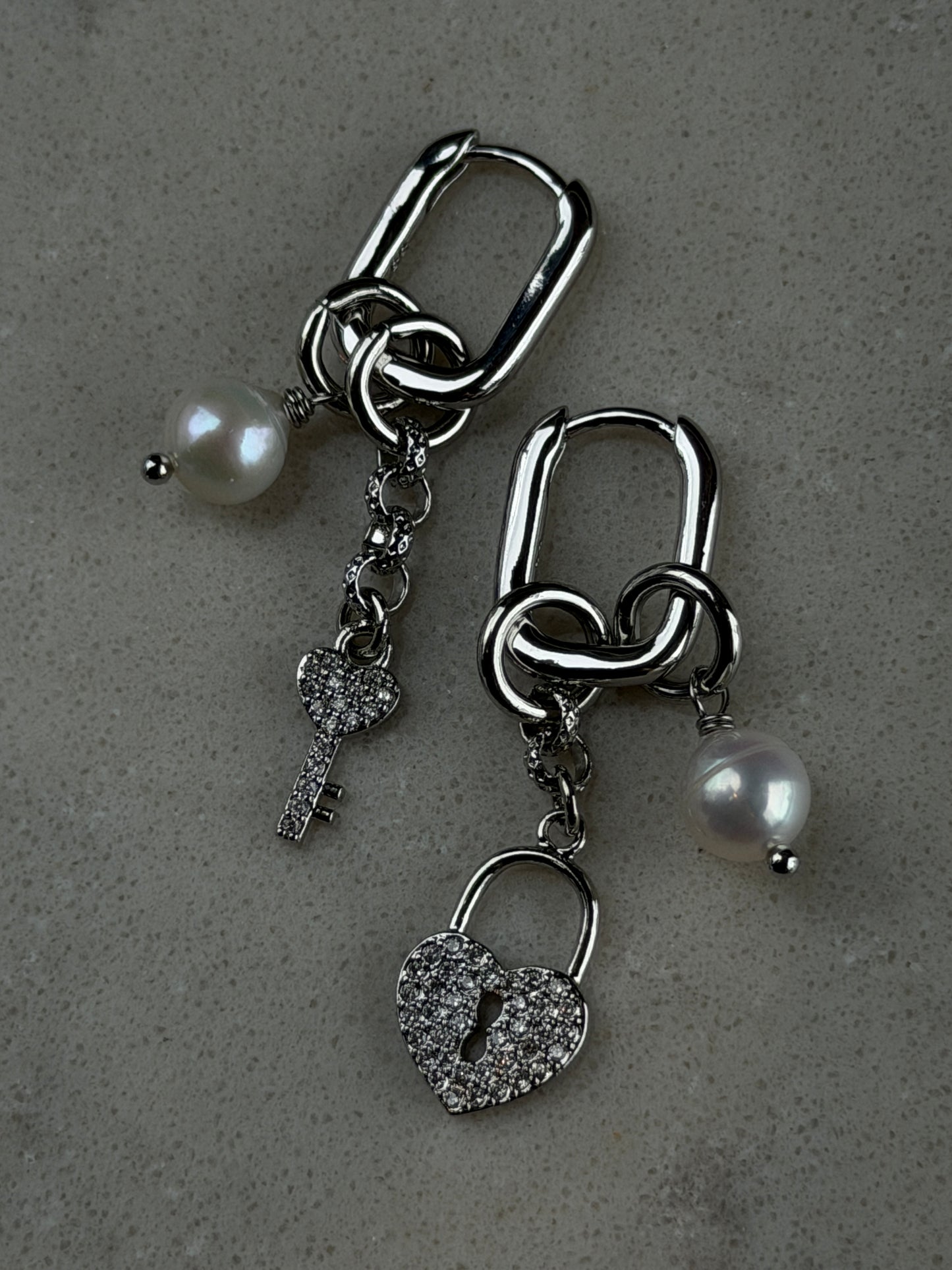 SECRET LOVE earrings