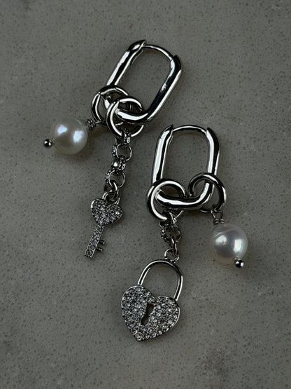 SECRET LOVE earrings
