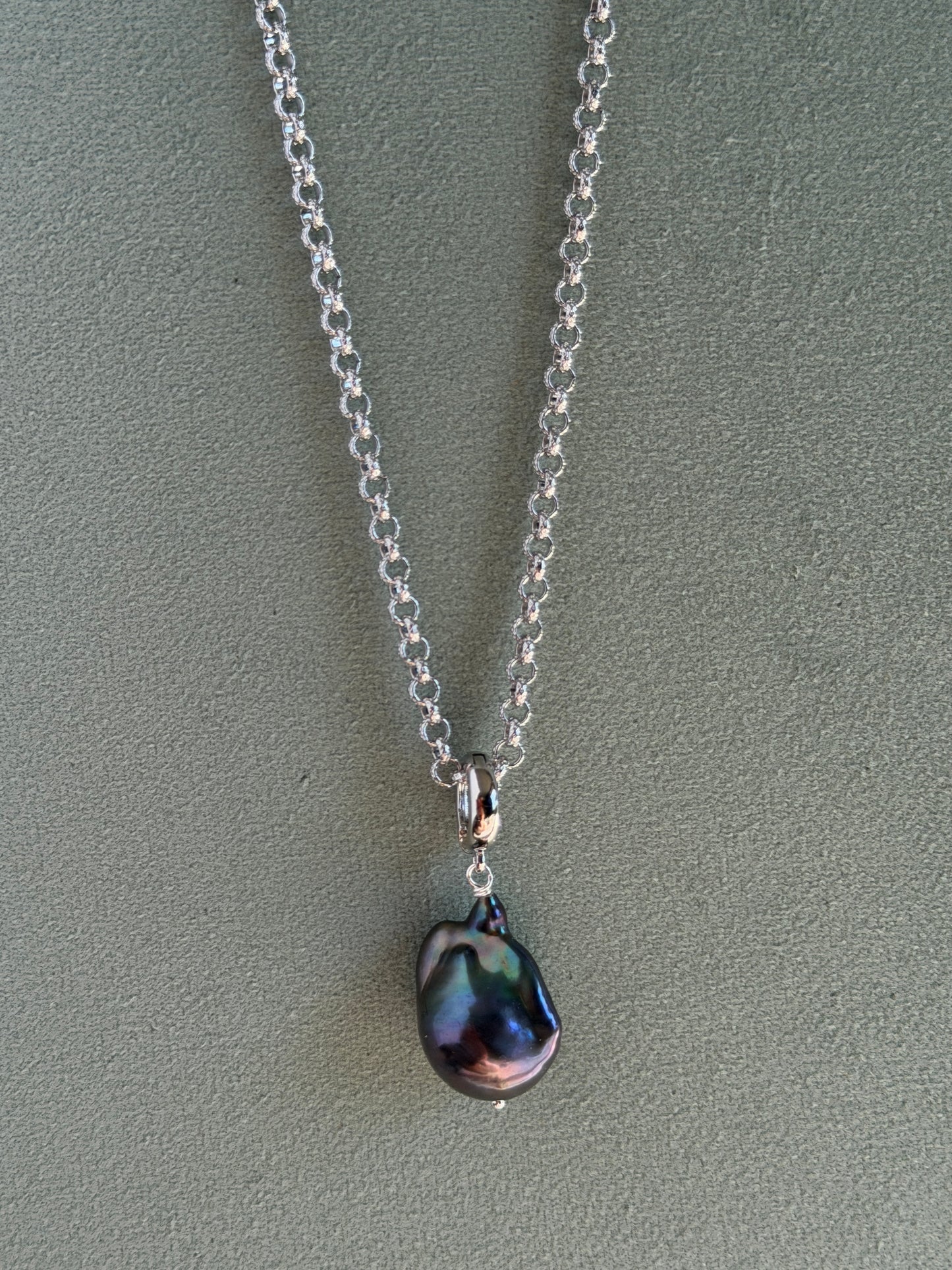 BAROQUE PEACOCK necklace