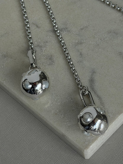 ORBIT PEARL lariat necklace