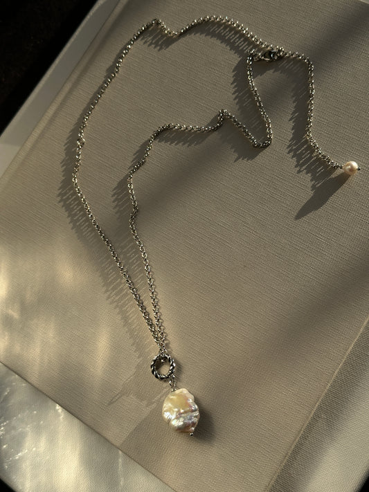 BAROQUE WHITE necklace