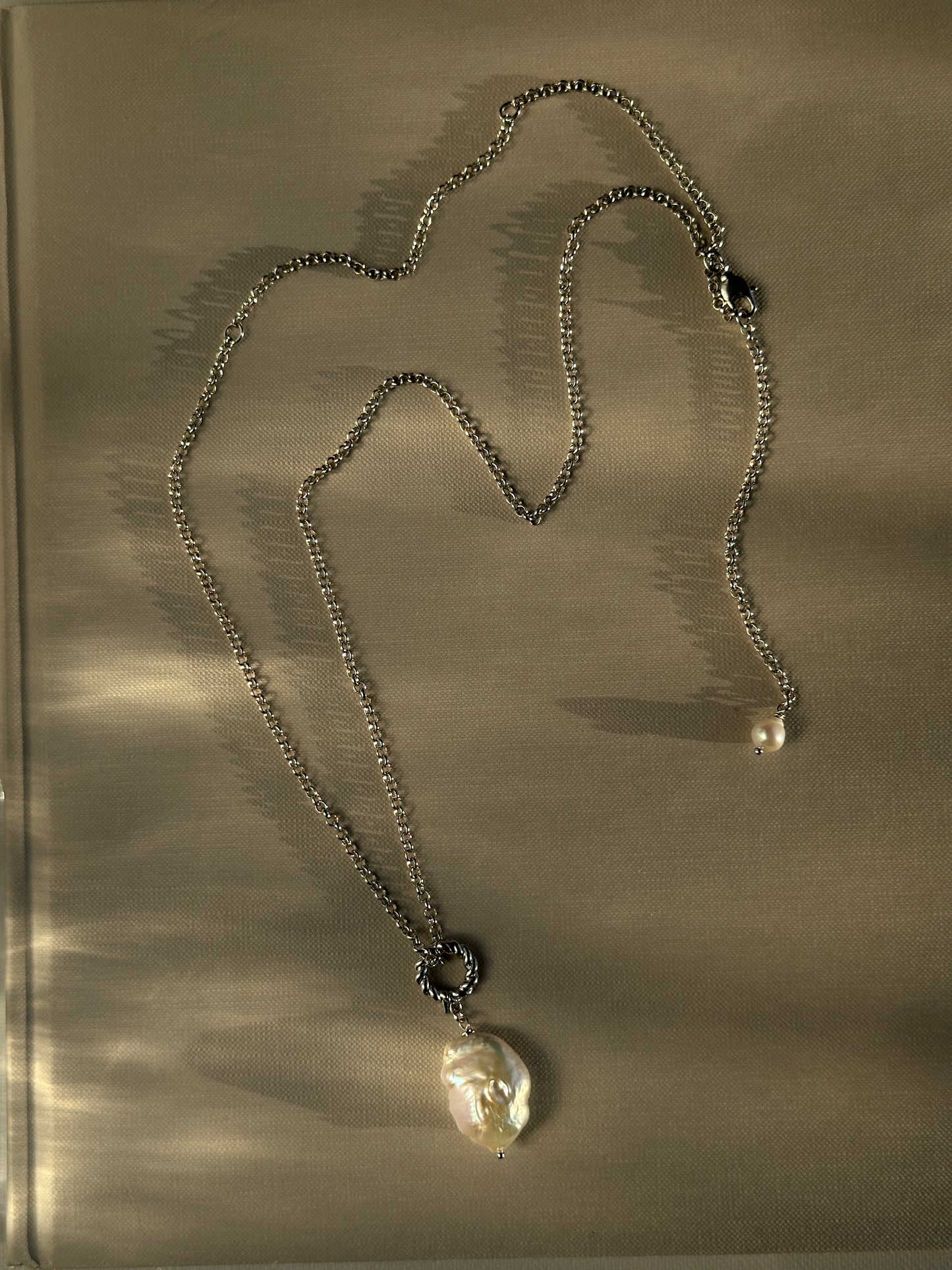 BAROQUE WHITE necklace