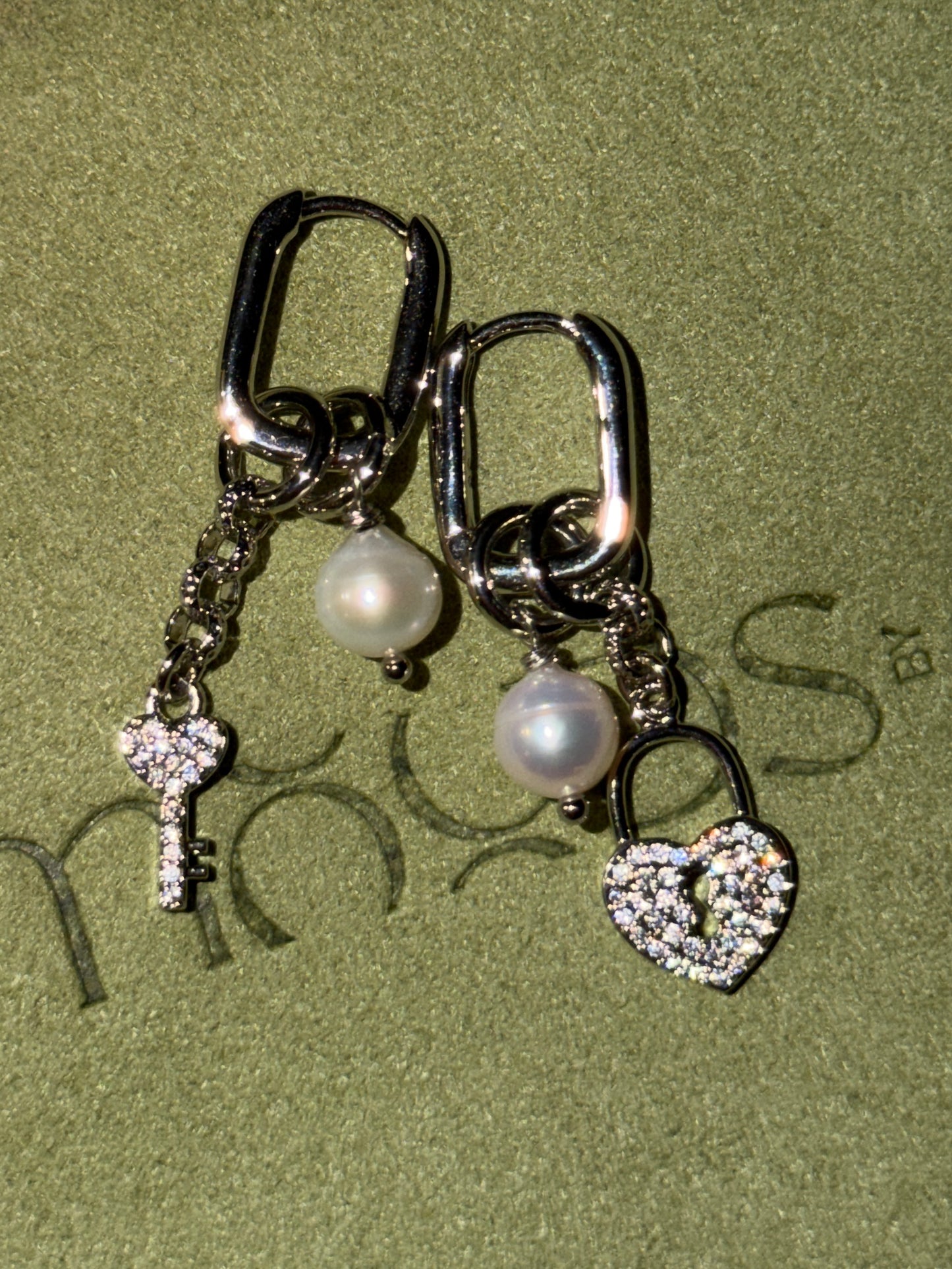 SECRET LOVE earrings