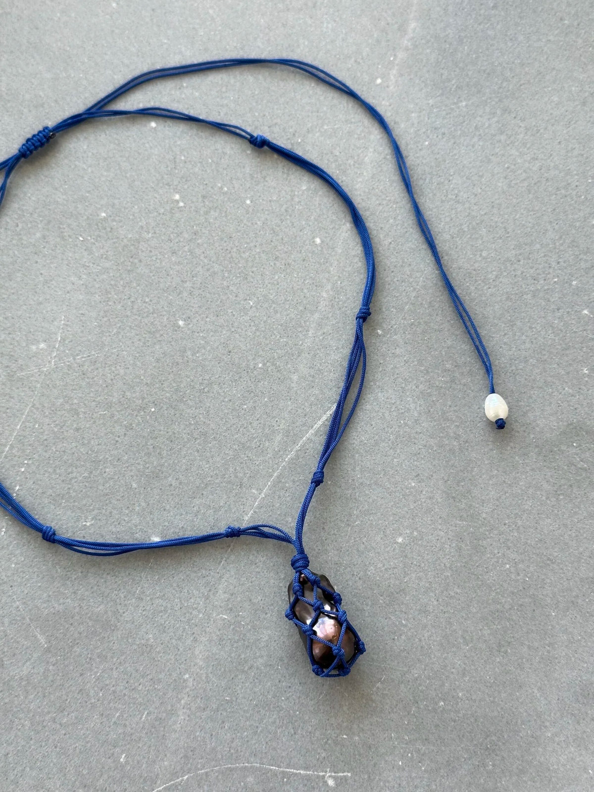 CAGE BLUEBERRY necklace