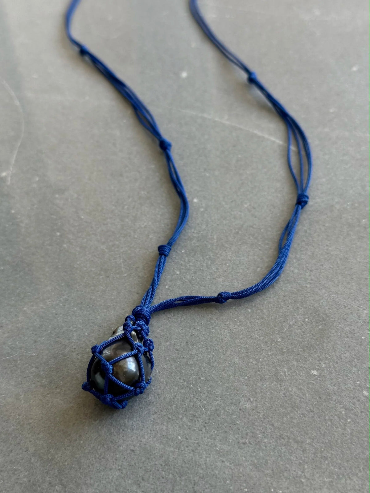 CAGE BLUEBERRY necklace