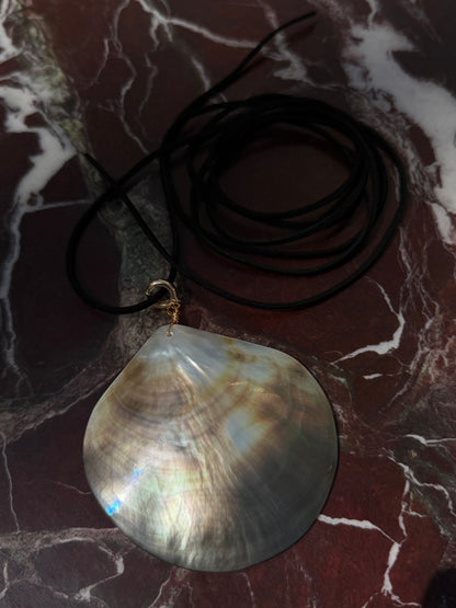 SIREN SHELL necklace