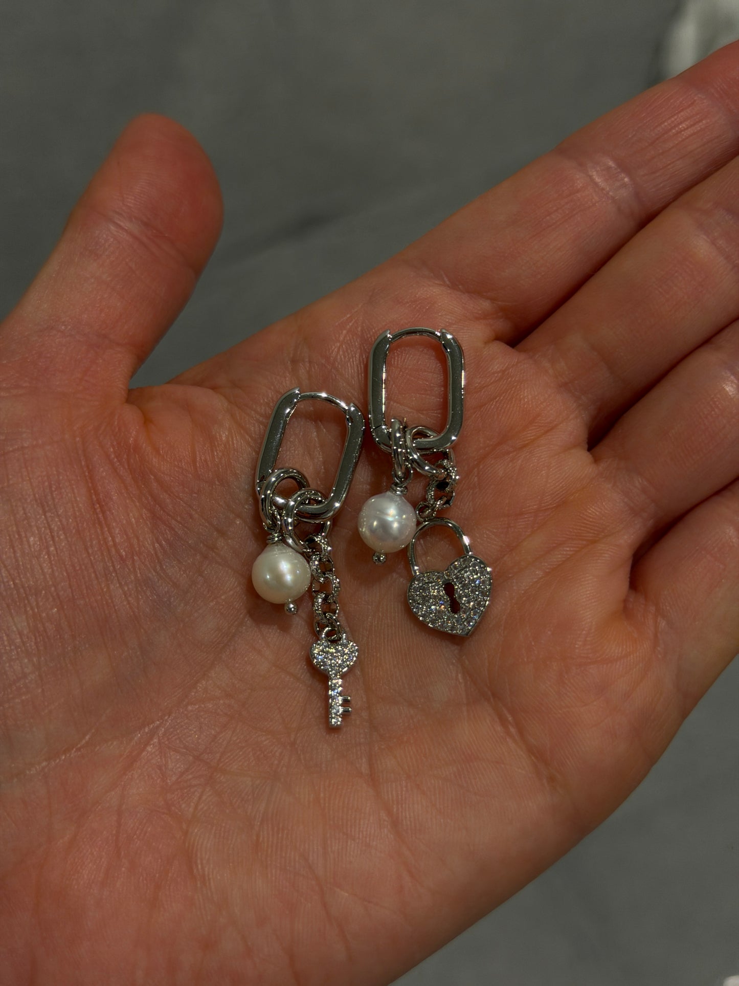 SECRET LOVE earrings