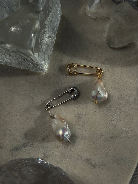 PEARLINA brooch
