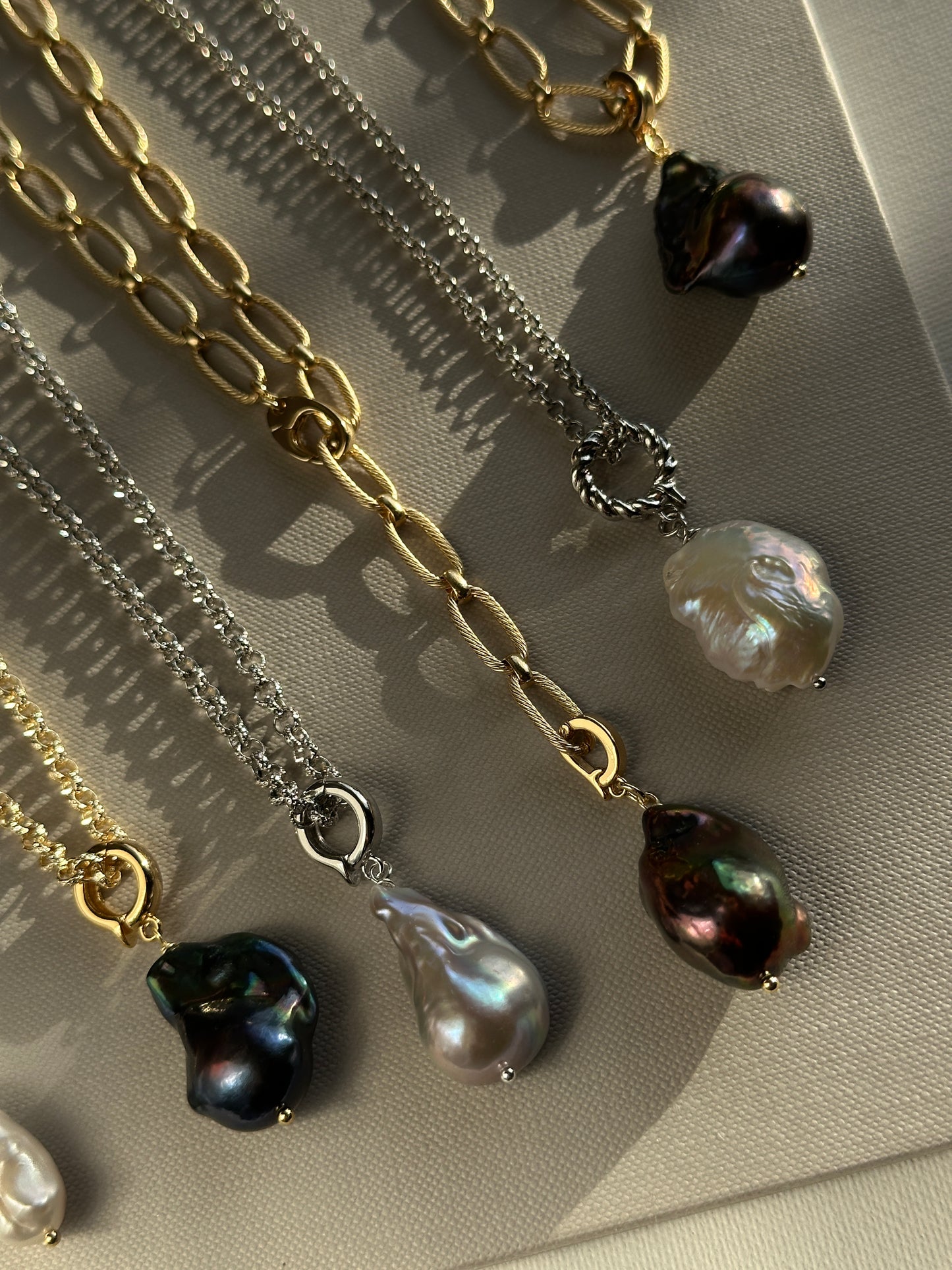 BAROQUE GREY necklace
