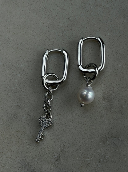 SECRET LOVE earrings