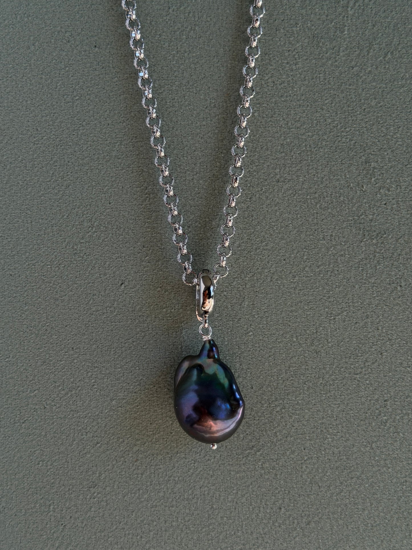 BAROQUE PEACOCK necklace