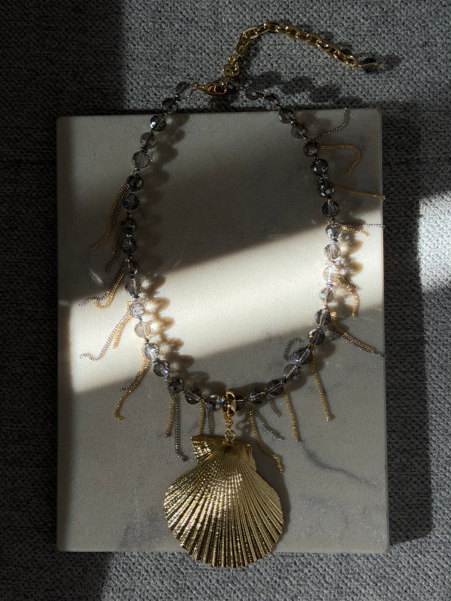 SUNSPELL SHELL necklace