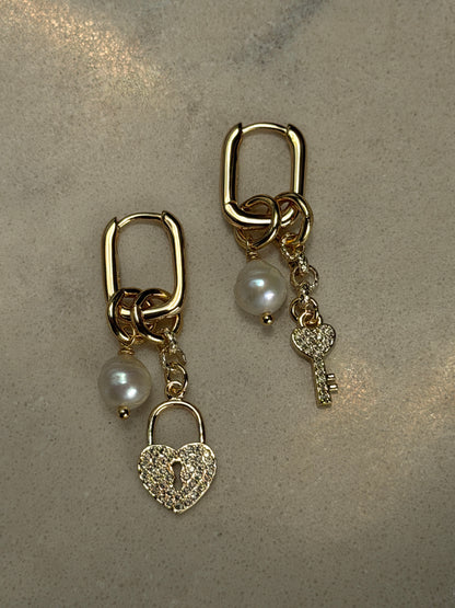 SECRET LOVE earrings