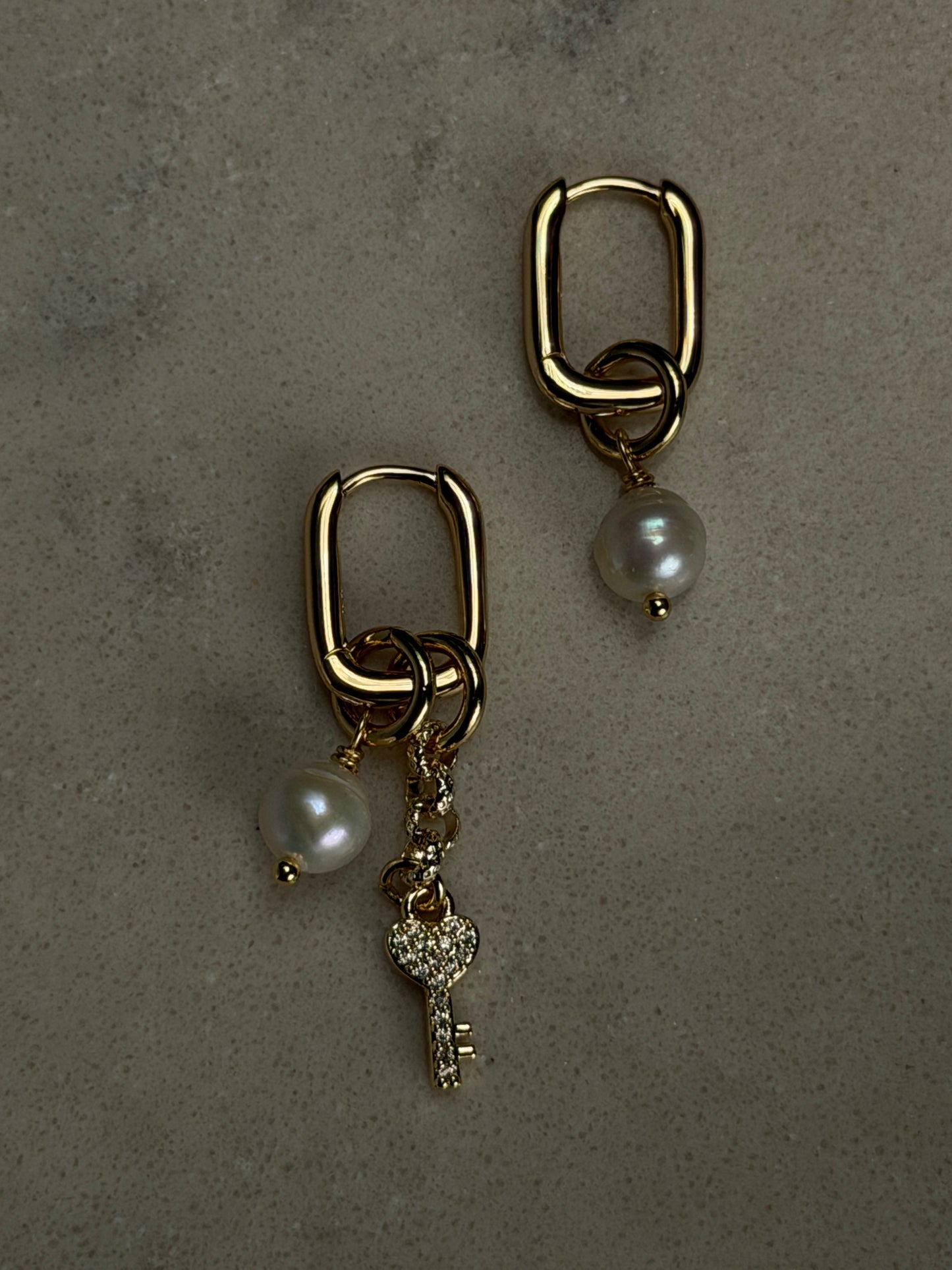 SECRET LOVE earrings