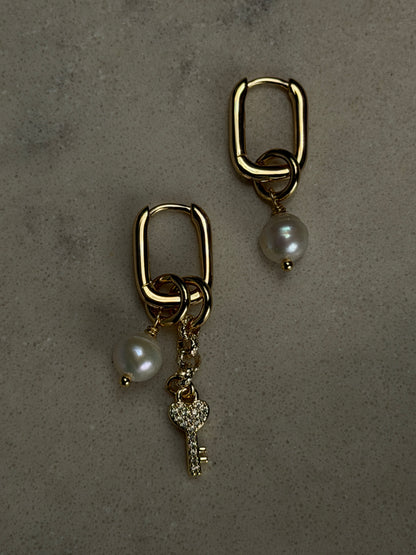SECRET LOVE earrings