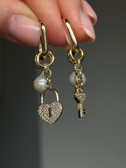 SECRET LOVE earrings