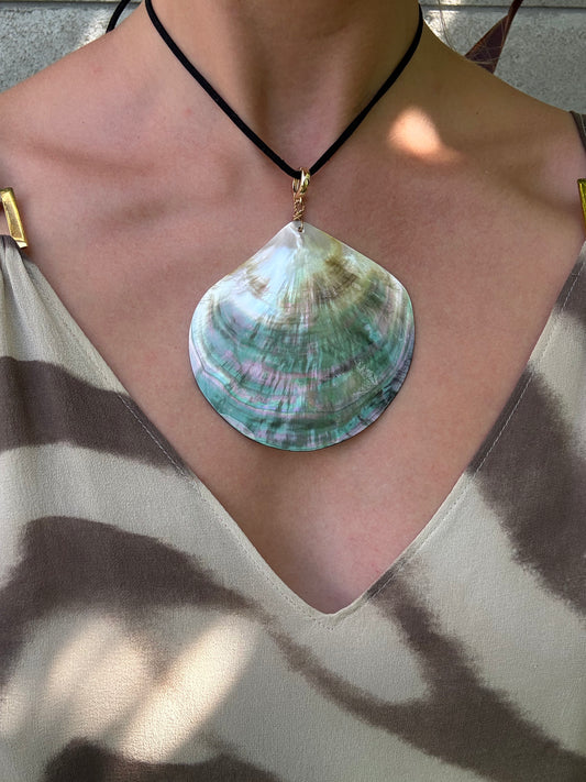 SIREN SHELL necklace